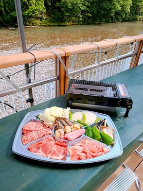 ペットOK（大型犬OK）・お夕食は大塔川沿いのオープンテラスでバーベキュー・朝食は熊野古道弁当
